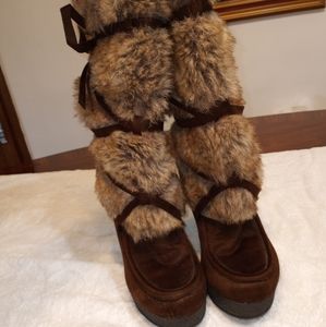 BROWN FAUX SUEDE/FUR WEDGES